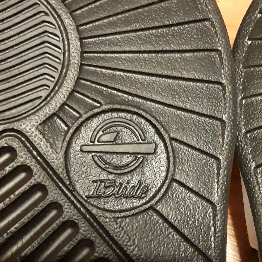 Oklahoma City Thunder iSlide Sandals Size 4